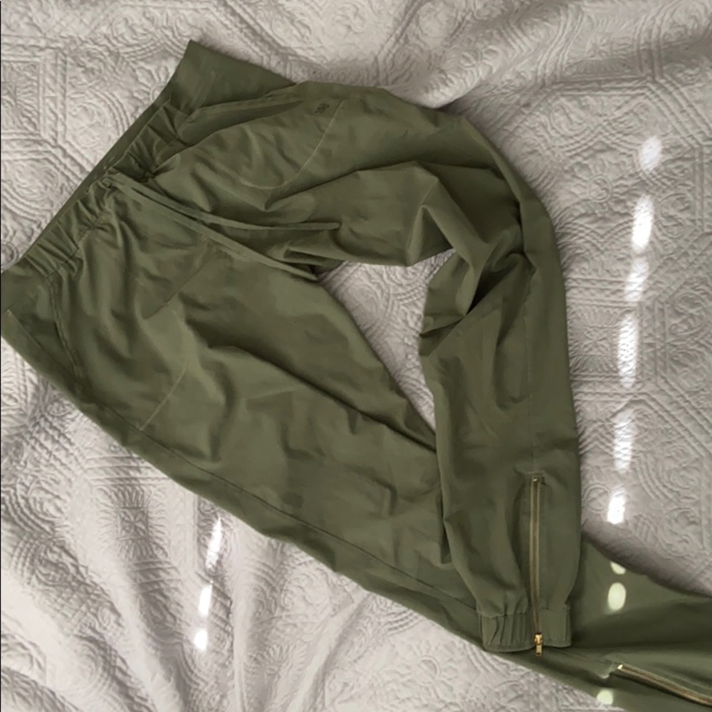 Albion Fit Sage Green Jet Setters